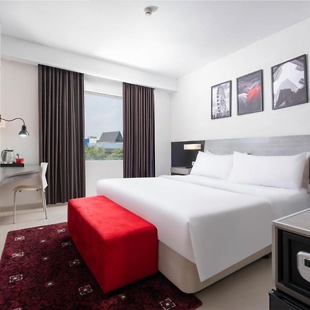 Hotel Neo Candi Simpang Lima - Semarang By Aston Exteriör bild